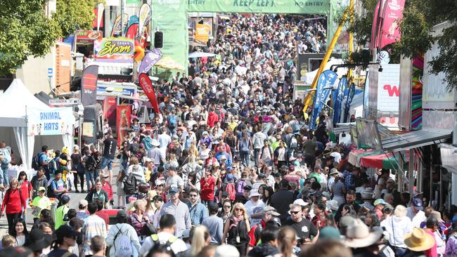 The crowd at the Ekka on People’s Day pre-Covid. Picture: Annette Dew