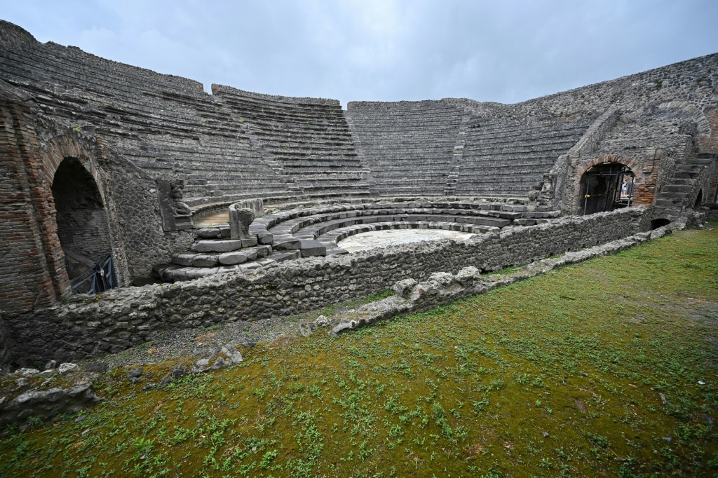 Earthquakes, not just volcanic ash, a Pompeii killer: research
