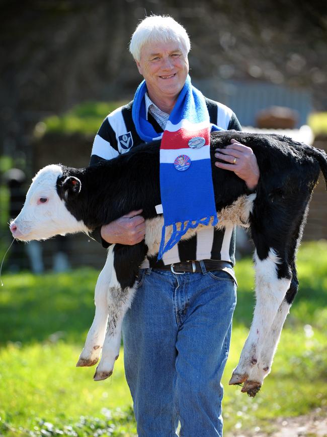 Billy Picken grew beef cattle after his career. Here he shows his support for son Liam before the 2016 Grand Final.