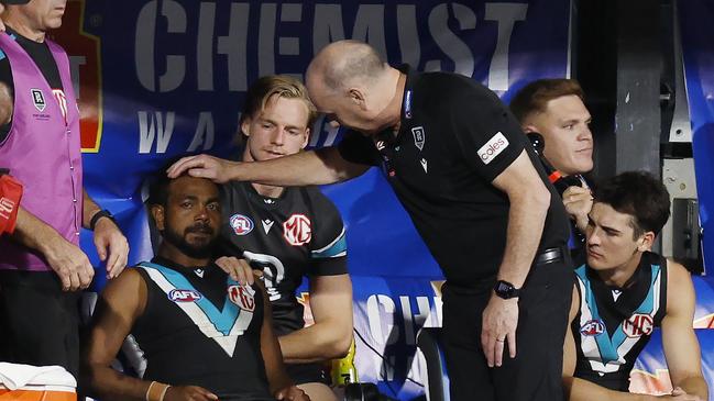 NCA. MELBOURNE, AUSTRALIA. 13th April, 2025 . Gather Round.  Port Adelaide vs Hawthorn at the Adelaide Oval.  Ken Hinkley, head coach of the Power talks with Willie Rioli on the bench late in the match   . Picture: Michael Klein