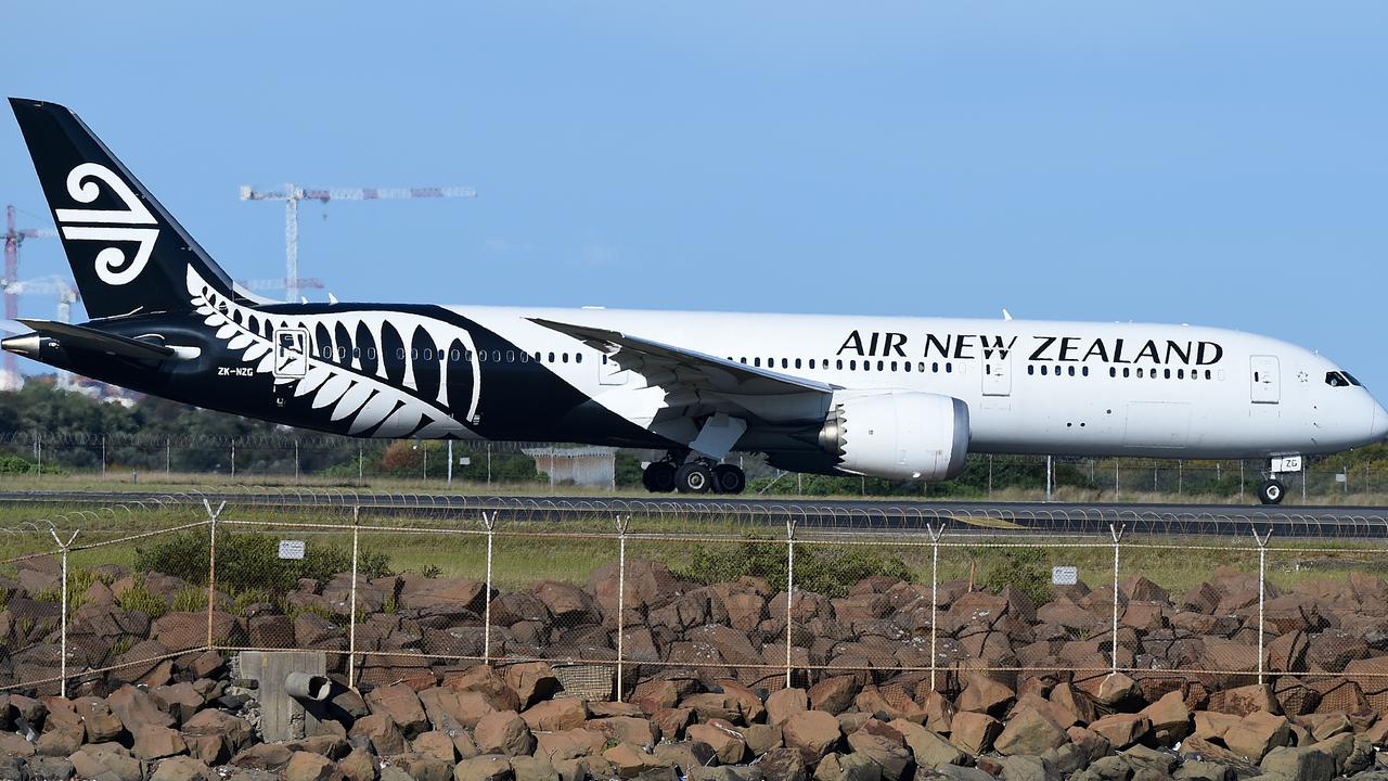 An Air New Zealand Boeing 787 similar to the one which flew for 16 hours to nowhere. (AAP Image/Dan Himbrechts)