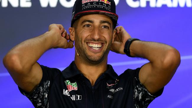 Daniel Ricciardo Singapore GP 2017: ‘I’m good looking and fast’ | news ...