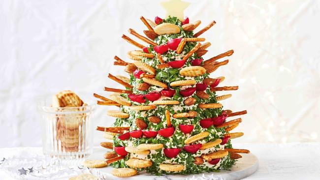 French onion Christmas tree dip