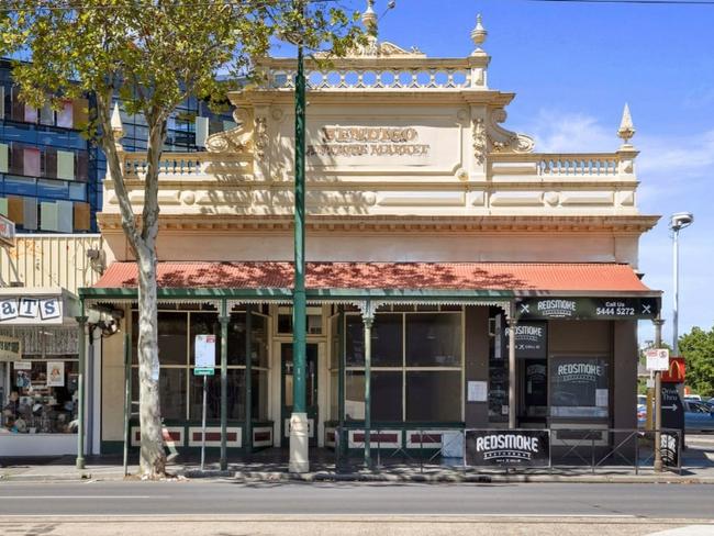 The former "Bendigo Antique Market" on High St in Bendigo's CBD has hit the market. Picture: Priority1 Property.