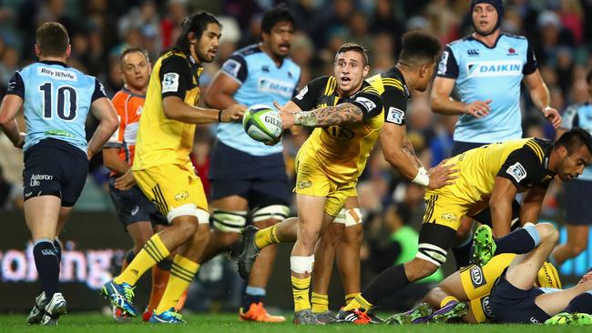 The Hurricanes came out on top in an ill-tempered clash with the Waratahs in Sydney.