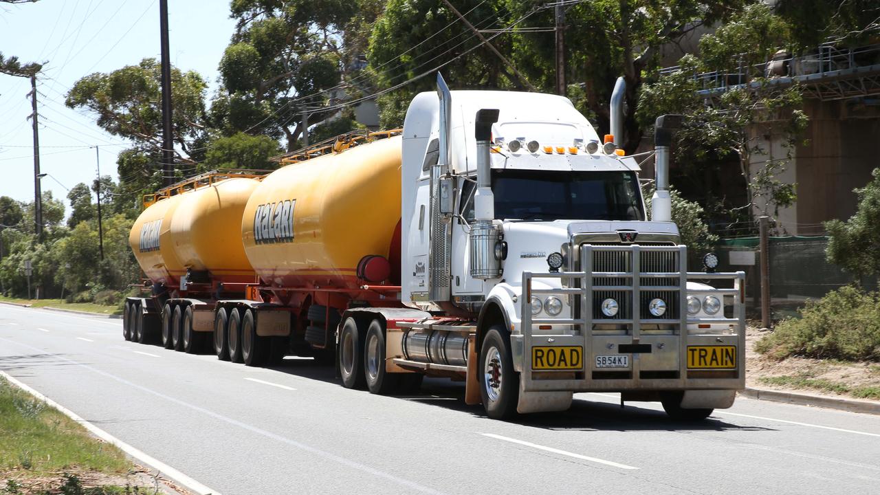 Victoria is expected to announce mandatory vaccinations for truck drivers today. Picture: Emma Brasier