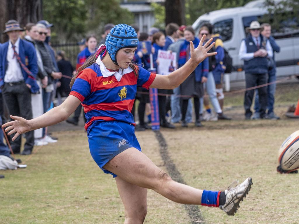 Zoe Geiger scores a try for Downlands. Selena Worsley Shield game2. Girl's rugby 7s Downlands vs Glennie. Saturday, August 6, 2022. Picture: Nev Madsen.