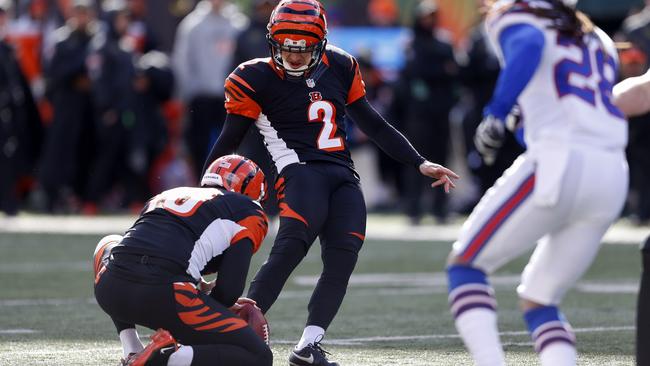 Cincinnati Bengals kicker Mike Nugent (2) misses an extra point attempt.