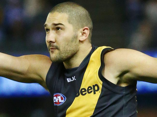 AFL Round 23 - Nth Melbourne vs Richmond at Etihad Stadium , Shaun Grigg in action. Melbourne. 4th August 2015. Picture: Colleen Petch.