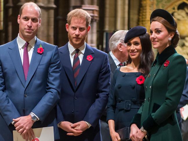 (L-R) Britain's Prince William, Duke of Cambridge, Prince Harry, Duke of Sussex, Meghan, Duchess of Sussex and Catherine, Duchess of Cambridge arrive at Westminster Abbey to attend a service to mark the centenary of the Armistice in central London on November 11, 2018. (Photo by Paul Grover / POOL / AFP)