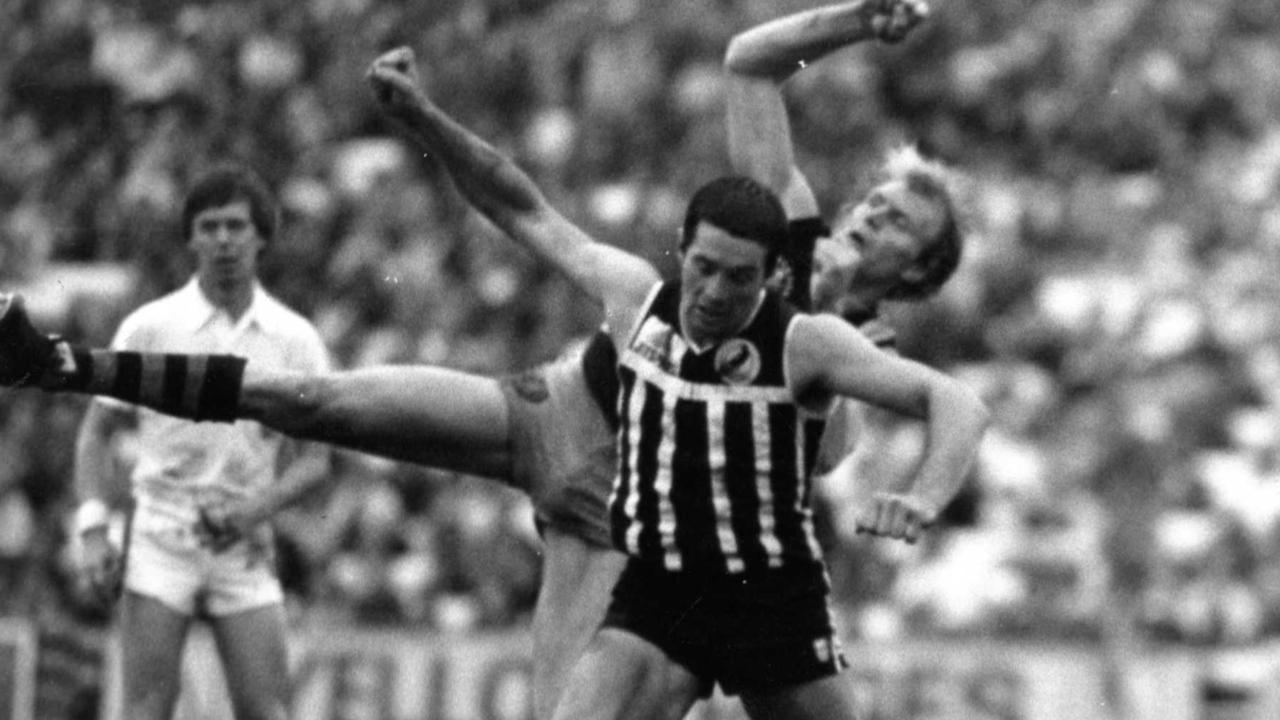 David Granger clashes with Glenelg’s Graham Cornes in the 1982 SANFL preliminary final.