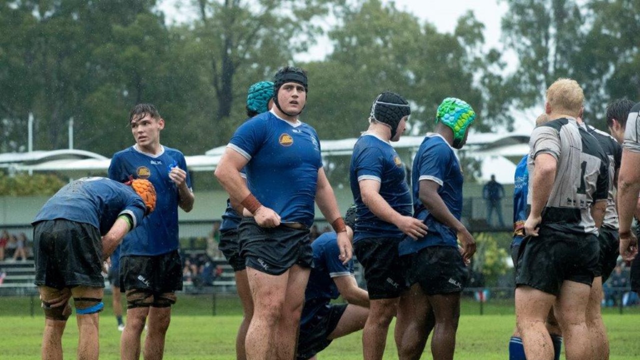 Eddies' First XV team packing a scrum.