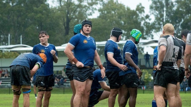 Eddies' First XV team packing a scrum.