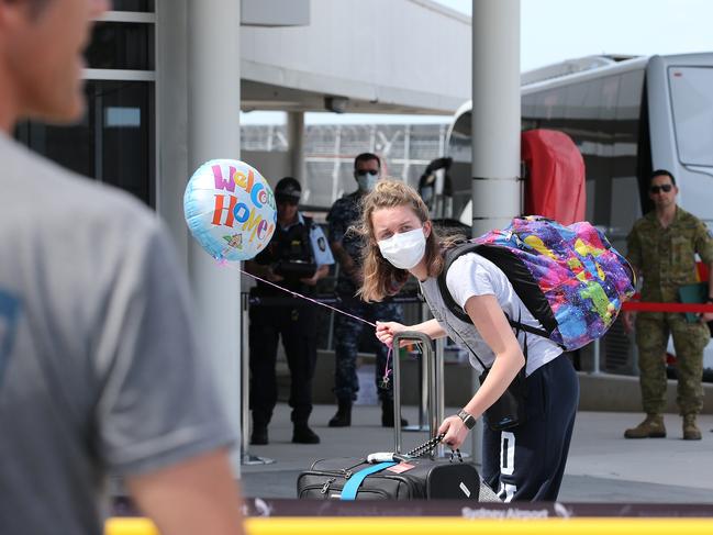 Alanna Manfredini is one of 60 Australians who touched down in Sydney from San Francisco on Saturday morning, after half the group were unable to fly a day prior due to a technical fault. Picture: NCA NewsWire / Dylan Coker