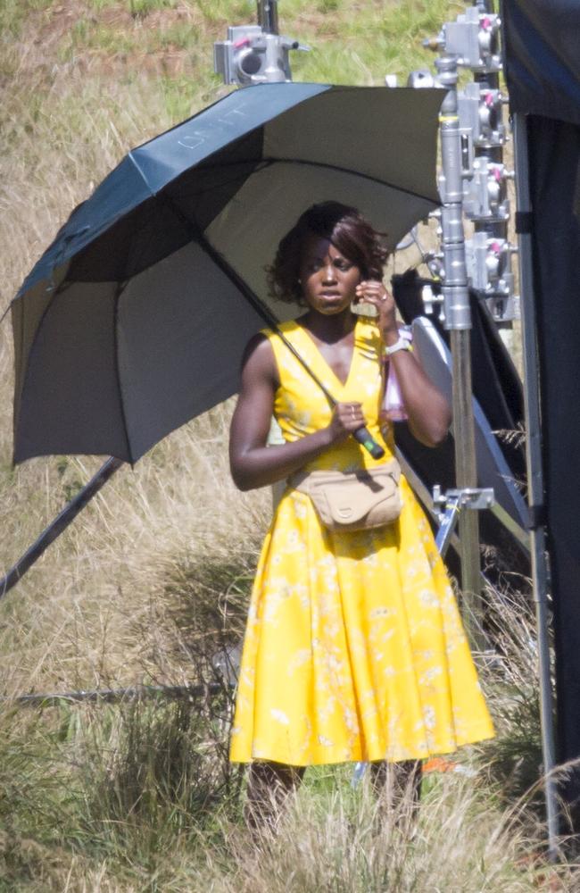 Oscar winner Lupita Nyongo’o took some time off the set as she protected herself from the Sydney heat under an umbrella. Picture: DIIMEX.COM