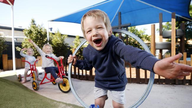 Early childhood teachers are increasingly choosing to work at schools rather than childcare centres. (AAP Image/Josh Woning)