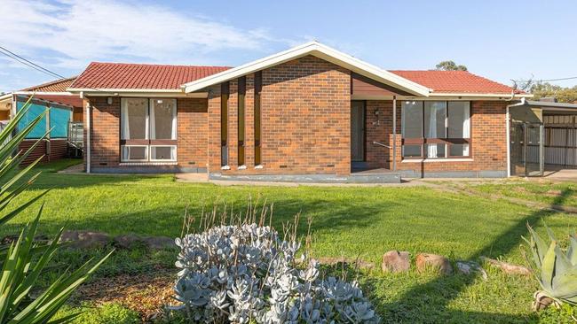 1 Earlsfield Ave, Salisbury East has a price guide of $449,000 to $489,000. Pic: realestate.com.au.