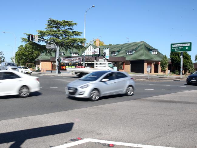 Pictures of traffic on Windsor road at intersection of Windsor rd, Old Northern road and Seven Hills road in Baulkham Hills on Monday the 11th of December, 2017.Hills Council is proposing an orbital link in Kenthurst to rid town centres of congestion.(AAP Image/ Justin Sanson)