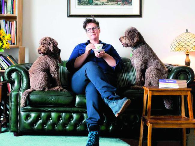 Hannah Gadsby enjoys a cuppa surrounded by her dogs Douglas and Jasper. Picture: Netflix