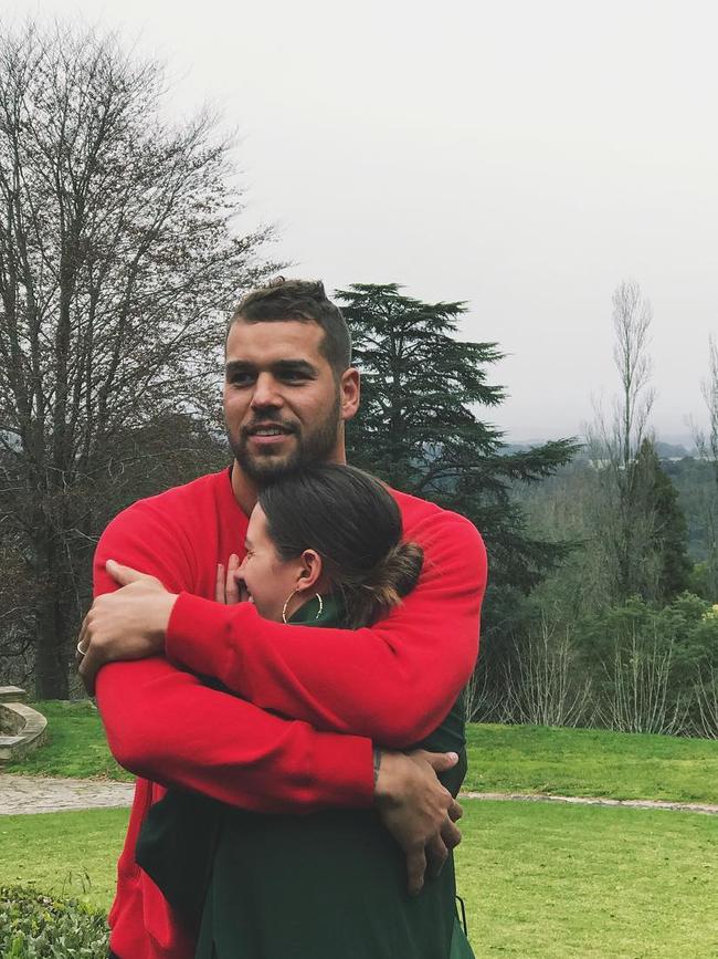 Jesinta Franklin loves to smothered by Buddy... 