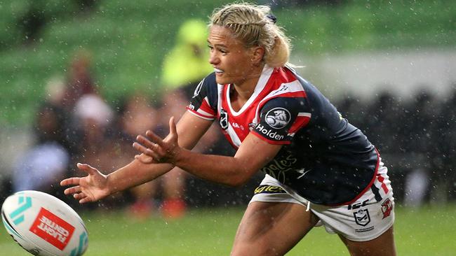 Nita Maynard passes during the NRLW Premiership match between the Brisbane Broncos and the Sydney Roosters on September 21 2019. (AAP Image/Hamish Blair)