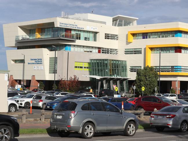 MELBOURNE, AUSTRALIA - NewsWire Photos. MAY 25, 2021:  COVID-19 testing at the Northern Hospital in Epping has temporarily closed as they have hit capacity. Picture: NCA NewsWire / David Crosling