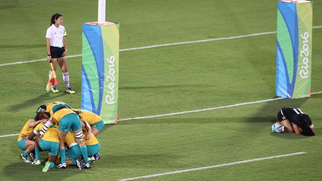 Portia Woodman (R) cries after New Zealand lost their gold medal match against Australia in Rio.