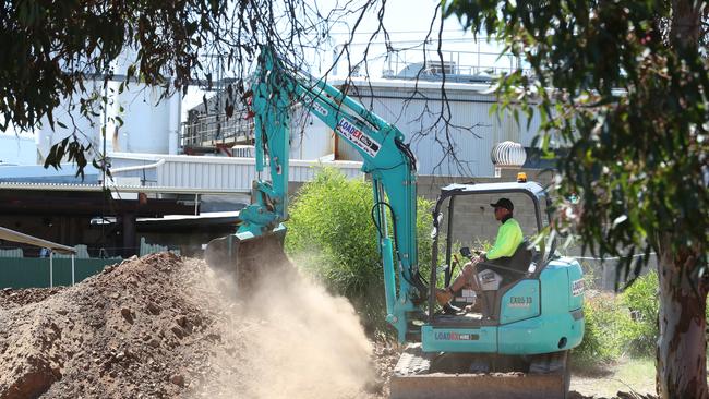 Dig at Castalloy factory for the Beaumont Children. Pictured is SA Major Crime Superintendent Des Bray watching the dig. Detective Picture: Dylan Coker