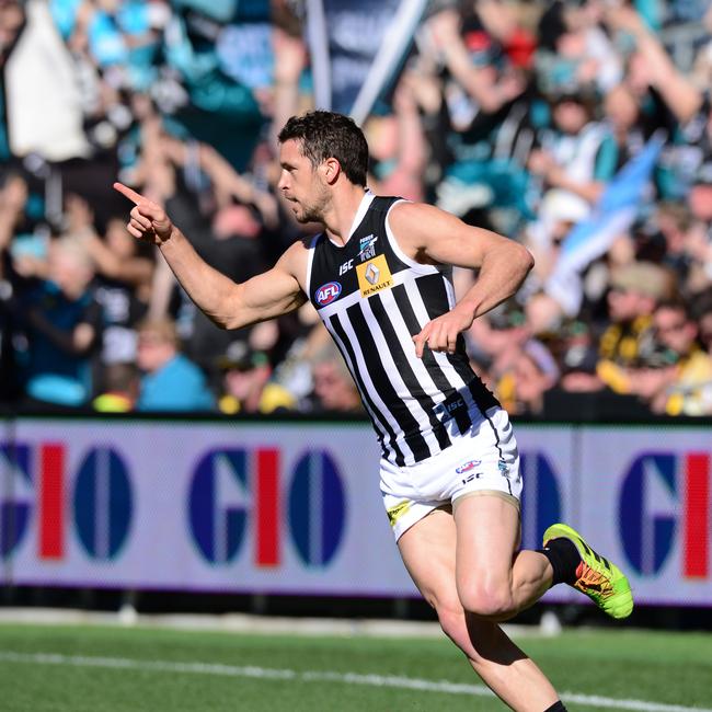 Travis Boak in the prison bar guernsey during the 2014 elimination final.