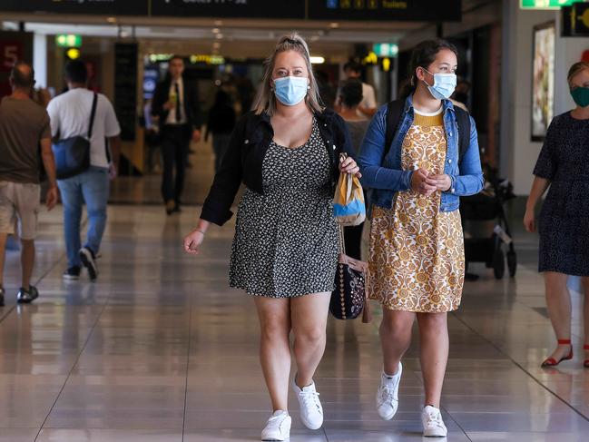 MELBOURNE,AUSTRALIA-NewsWire Photos 23 JANUARY, 2021: Sydney flight arrivals at Melbourne Airport as COVID-19 restrictions ease with people returning to Victoria after being stranded in NSW. Picture : NCA NewsWire / Ian Currie