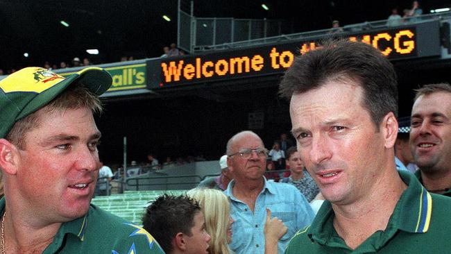  Cricketer Shane Warne (l) with Steve Waugh at MCG 12 Feb 1999. p/ 