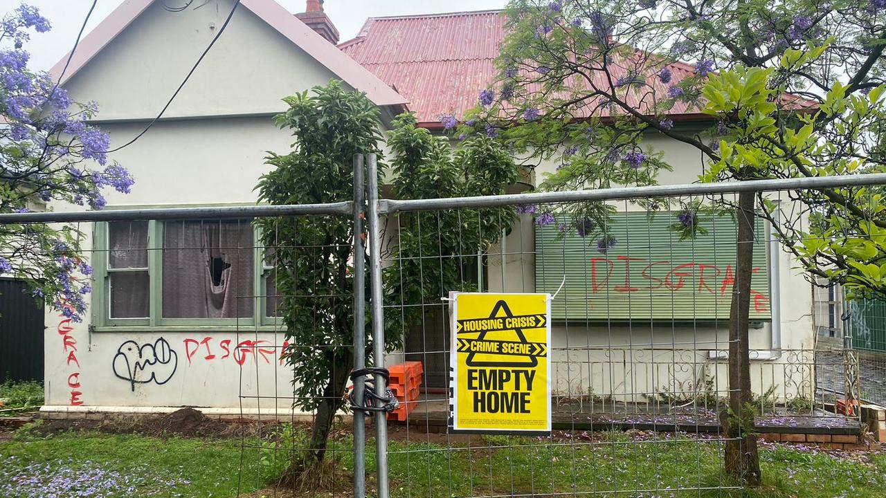 Rental advocate and Victorian Socialists’ candidate Jordan van den Lamb and supporters have put “Empty homes crime scene” stickers on unoccupied Melbourne homes to raise awareness of the housing crisis.