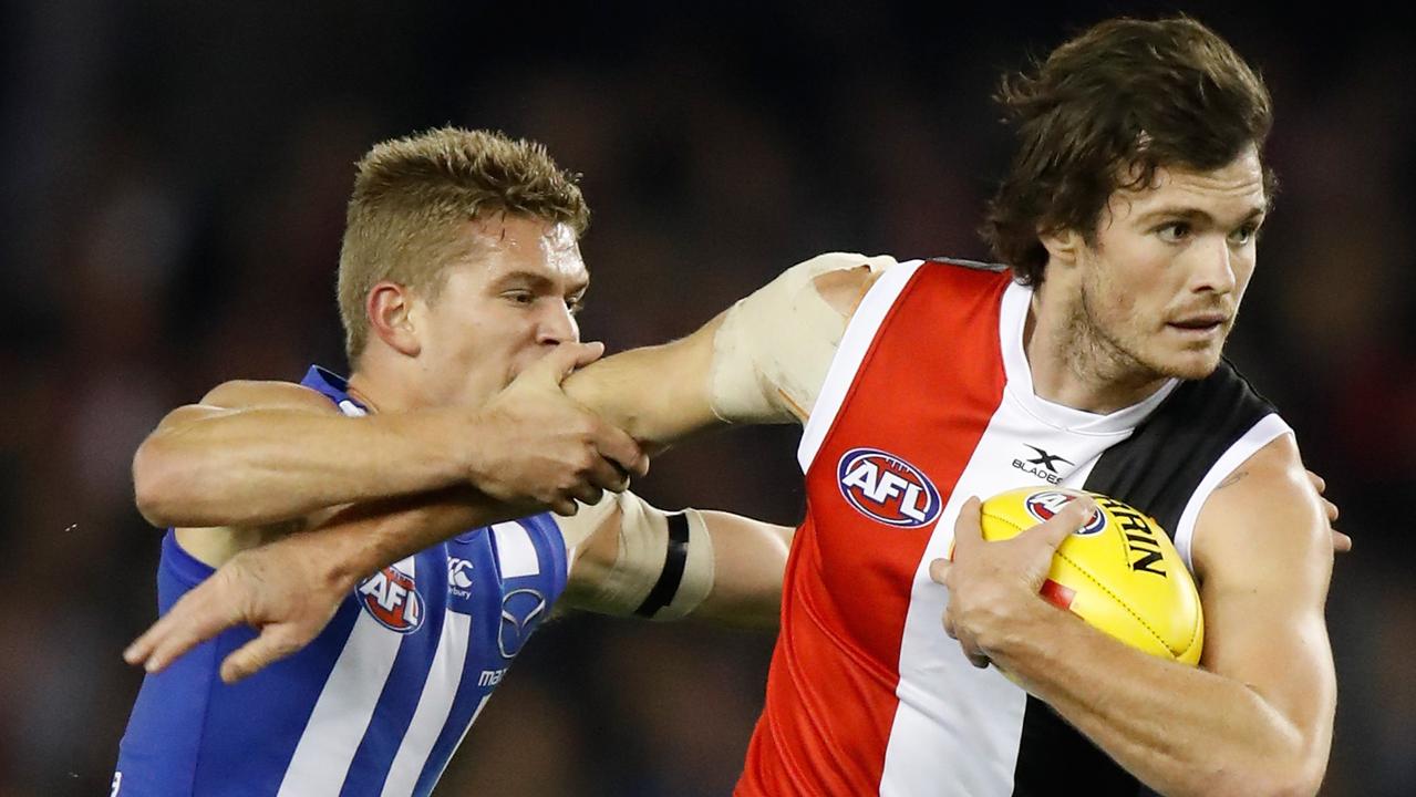 Dylan Roberton breaks away from North Melbourne’s Jed Anderson. 