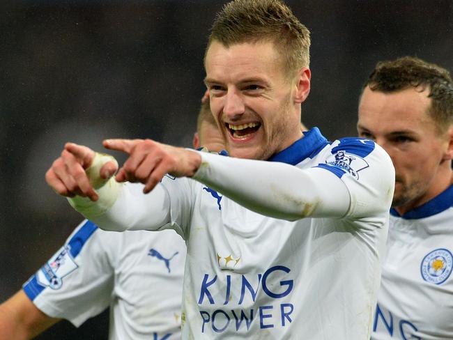 Leicester City's English striker Jamie Vardy (C) reacts after Leicester City's Japanese striker Shinji Okazaki scored his team's first goal during the English Premier League football match between Aston Villa and Leicester City at Villa Park in Birmingham, central England on January 16, 2016. AFP PHOTO / GLYN KIRK RESTRICTED TO EDITORIAL USE. No use with unauthorized audio, video, data, fixture lists, club/league logos or 'live' services. Online in-match use limited to 75 images, no video emulation. No use in betting, games or single club/league/player publications.