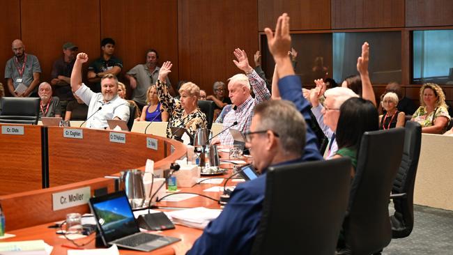 Cairns councillors vote to return cash transactions to council facilities. Picture: Isaac McCarthy