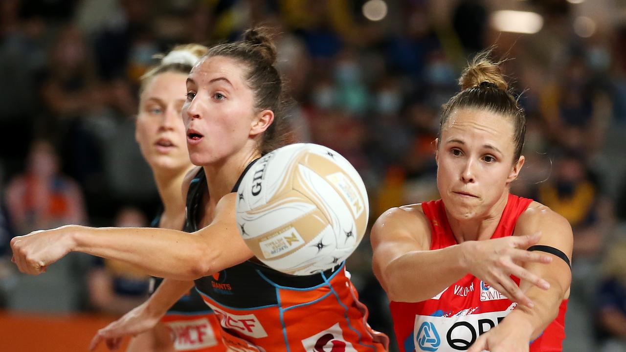 BRISBANE, AUSTRALIA - AUGUST 14: Amy Parmenter of the Giants and Paige Hadley of the Swifts compete for the ball during the Super Netball Semi-Final match between GWS Giants and Sydney Swifts at Nissan Arena, on August 14, 2021, in Brisbane, Australia. (Photo by Jono Searle/Getty Images)