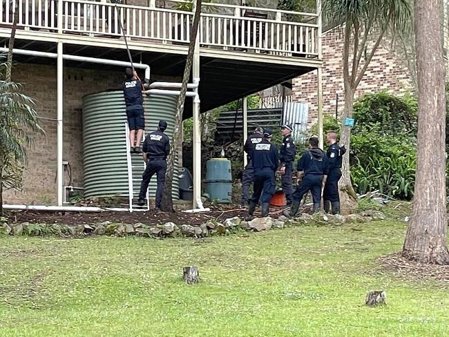 Police look at a water tank at the house William Tyrrell went missing from near Kendall. Picture: NCA NewsWire / Peter Lorimer.