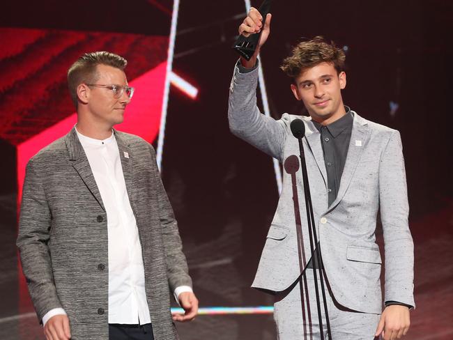 Flume accepts an ARIA for Best Independent Release. Picture: Getty