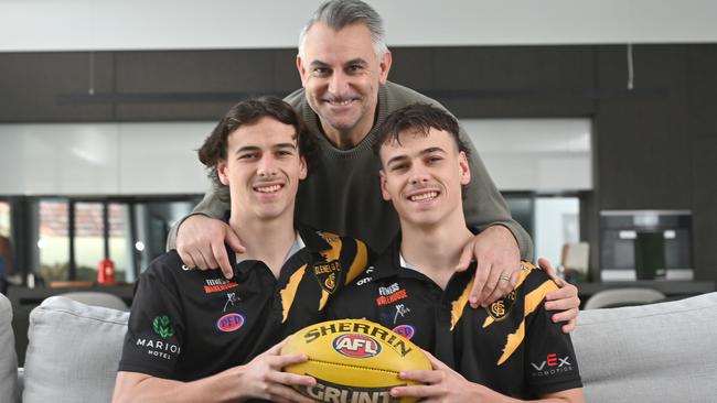 Scott Camporeale with his twin sons, Ben and Lucas. Picture: Keryn Stevens