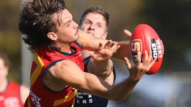 Adelaide’s Luke Nankervis fights for the ball with South Adelaide’s Matthew Rose at Noarlunga Oval on Saturday. Picture: SANFL Image/David Mariuz