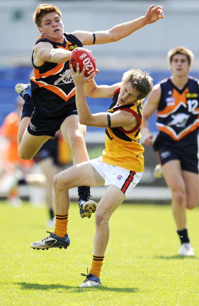 Jason Williams playing for the Cannons against the Dandenong Stingrays.