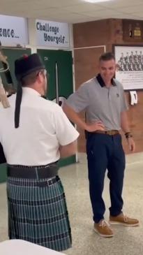 Students hire bagpiper to follow around school principal