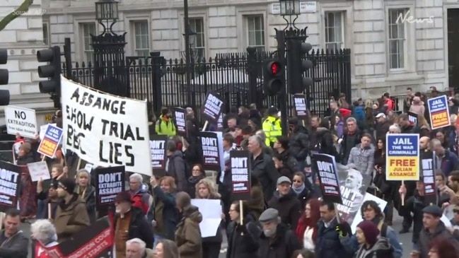 Londoners rally for Assange ahead of extradition hearing