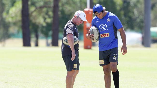 Johnathan Thurston talks with coach Paul Green at the Cowboys in 2015. Picture: Adam Head