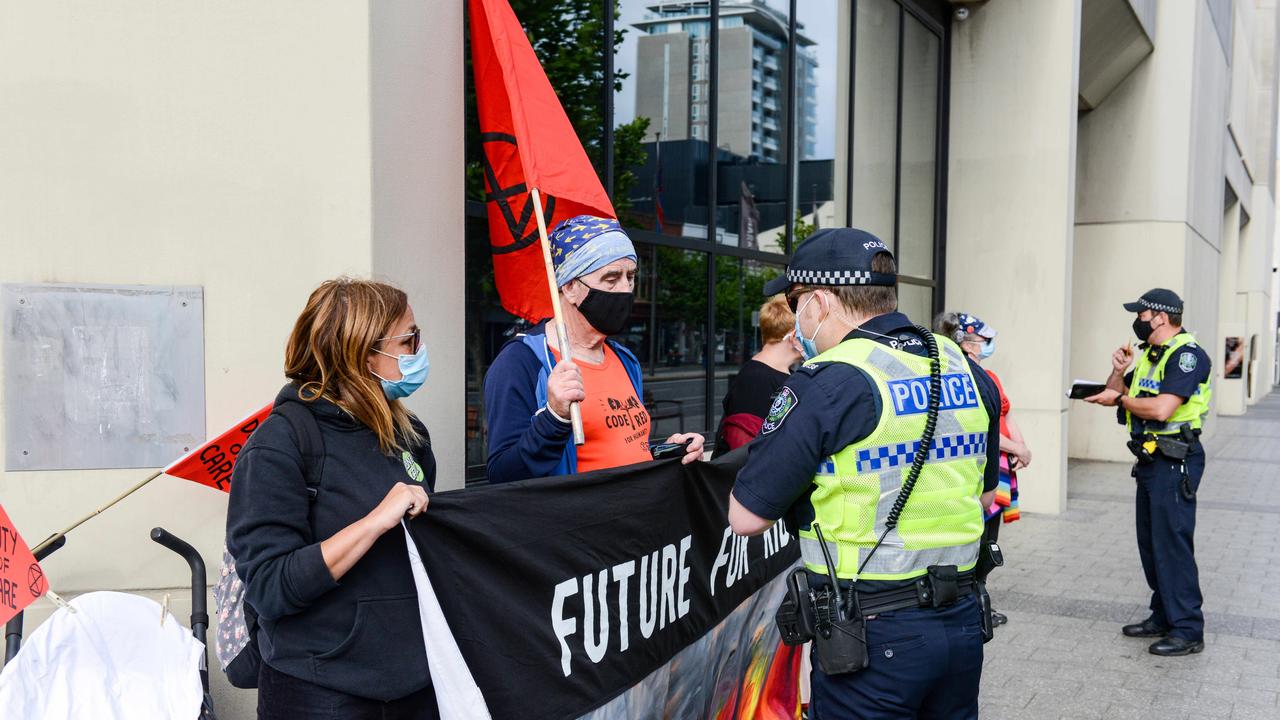 Extinction Rebellion Climate Protesters Arrested After Protest The Advertiser 7740