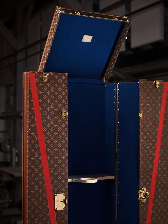 The custom Louis Vuitton trophy trunk for the 'Auld Mug.'