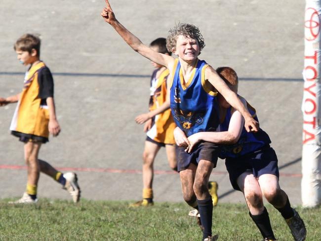 Xavier Duursma playing as a junior.