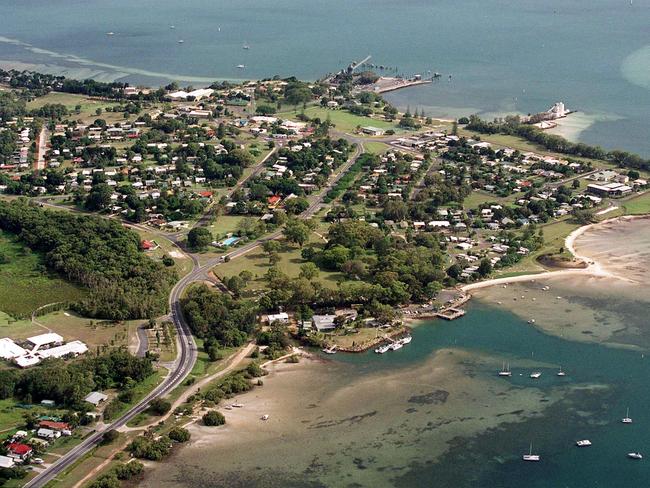 #### ALERT ALERT #### BEFORE REUSE OF THIS IMAGE CHECK CONTENT AND COPYRIGHT ISSUES WITH THE /PICTURE /DESK - Dunwich, North Stradbroke Island. 08 Feb 2003 PicDavid/Kelly aerials scenic travel tourism qld