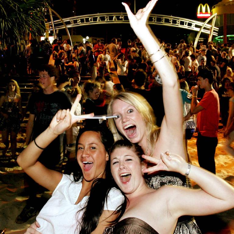 Craziest Schoolies Photos 1995 2019 Gold Coast Bulletin 