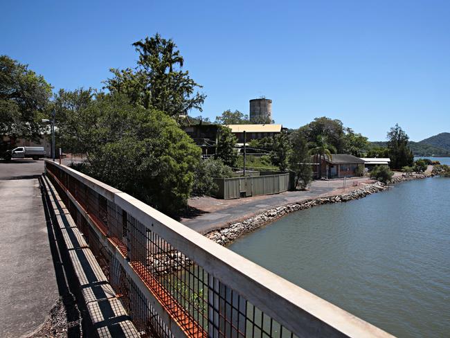 There have been many plans to redevelop Peat Island over the years. (AAP IMAGE / Adam Yip)